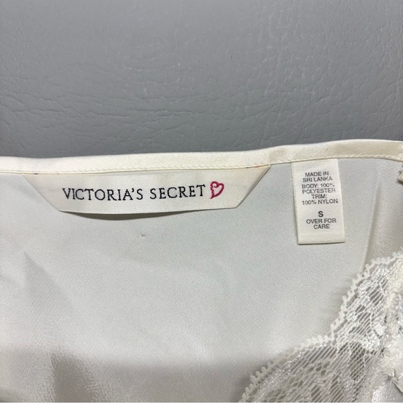 ✨Vintage Victoria's Secret White Satin Camisole Size S - Picture 9 of 9